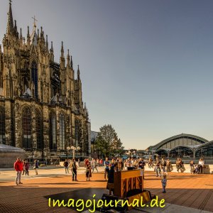 Köln, Dom und Hbf, Klavierspieler